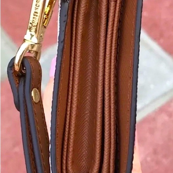 Michael Kors “Jet Set”LG Ew Crossbody & “Jet Set”Vanilla LG double zip Wristlet! - Picture 7 of 7